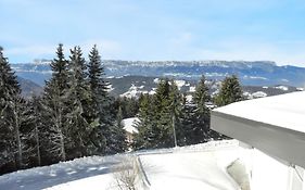 Appartement de 3 chambres avec piscine partagee balcon et wifi a Allevard